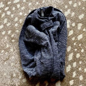 Lululemon infinity scarf